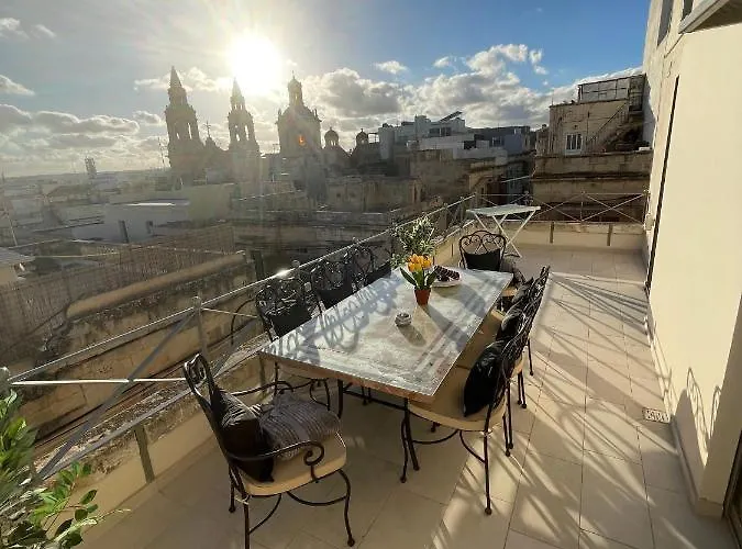 Sliema Townhouse, Sleeps 19, Rooftop, Terrace, Prime Spot W Sea & Valletta Views