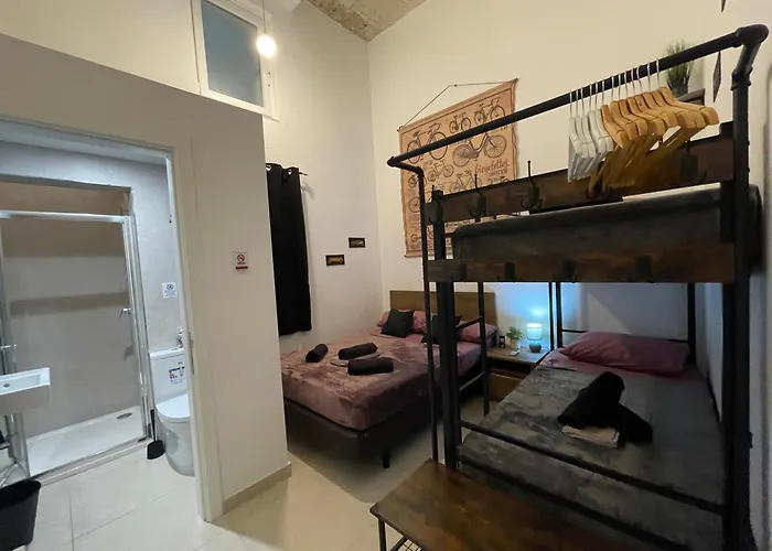 Sliema Townhouse, Sleeps 19, Rooftop, Terrace, Prime Spot W Sea & Valletta Views