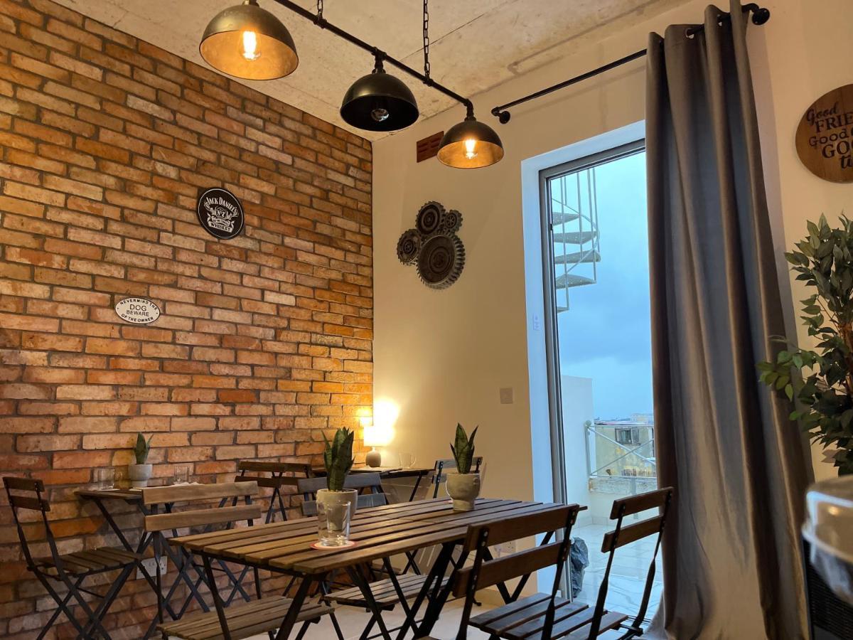 Townhouse, Sleeps 19, Rooftop, Terrace, Prime Spot W Sea & Valletta Views