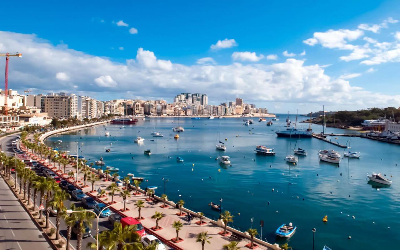 Holiday home Townhouse, Sleeps 19, Rooftop, Terrace, Prime Spot W Sea & Valletta Views *