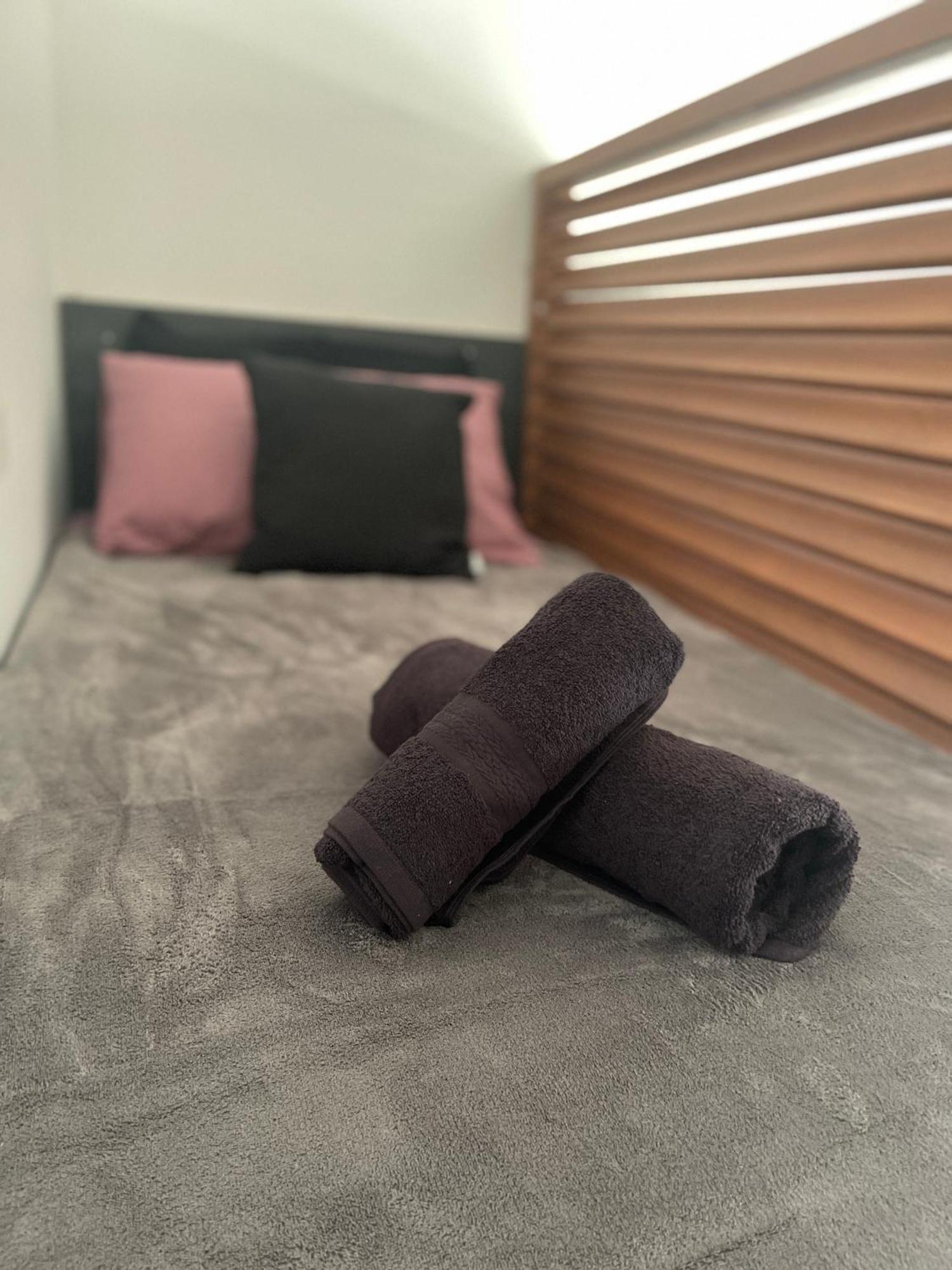 Casa de Férias Townhouse, Sleeps 19, Rooftop, Terrace, Prime Spot W Sea & Valletta Views *